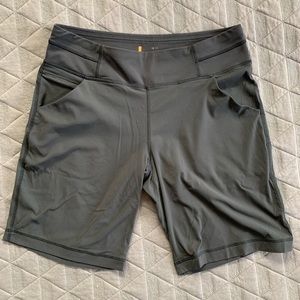 Lucy shorts - size M